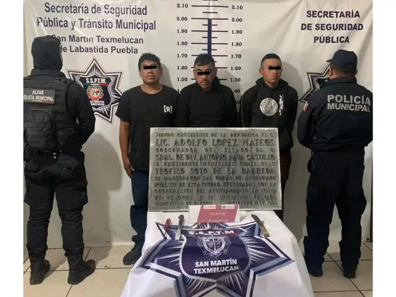 Elementos de seguridad pública realizaron la detención de tres masculinos por robo de placa histórica