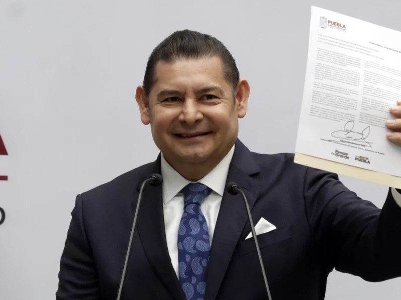 Armenta presenta su declaración patrimonial y la de su familia  