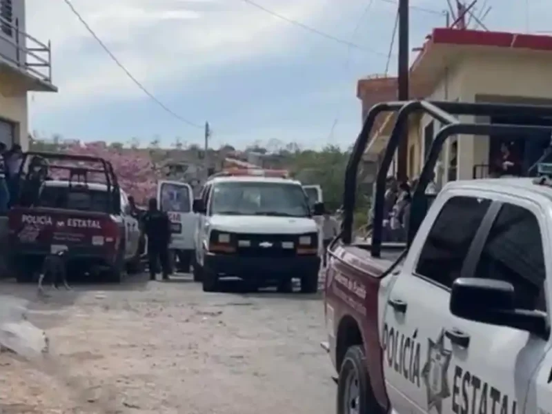 Patrulla de la Policía Estatal atropella a una mujer y un niño en Ahuehuetitla.