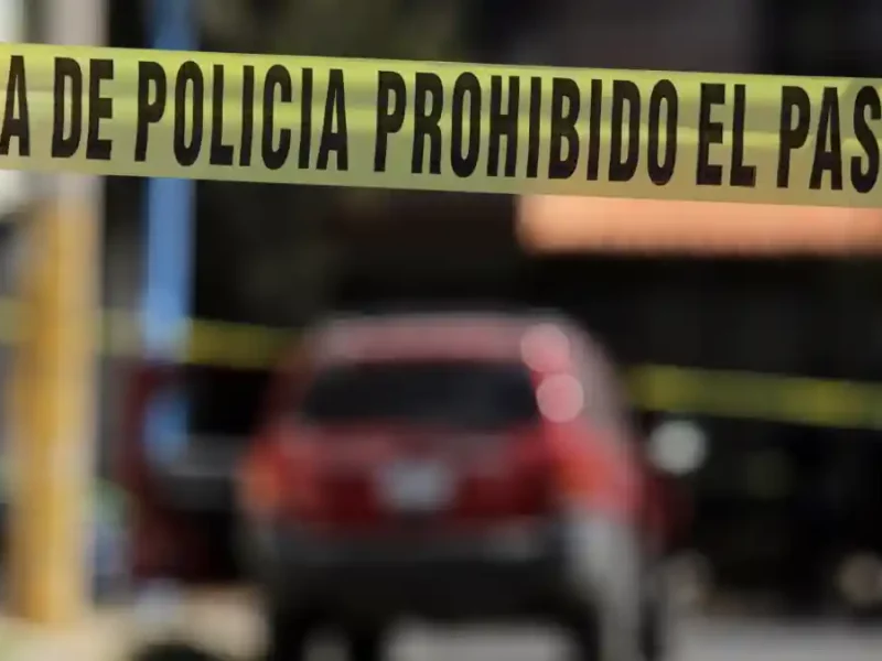 Ejecutan a un hombre al interior de su vehículo en Santa Rita Tlahuapan.
