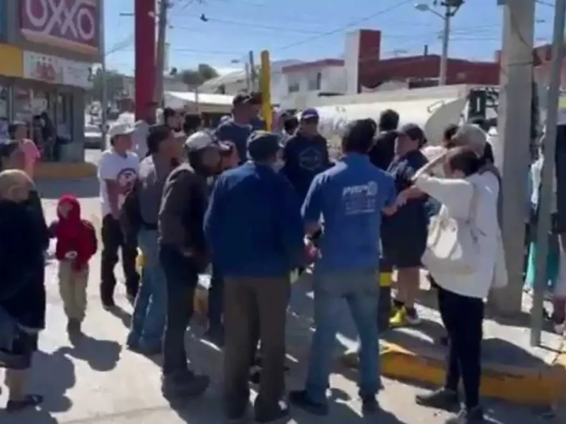 Vecinos de colonias del sur de Puebla se manifiestan por falta de agua potable
