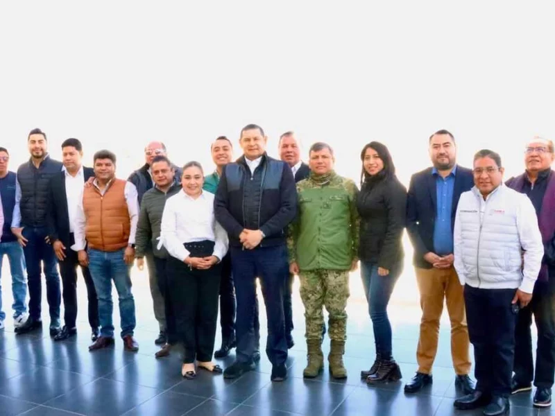Armenta se reúne con alcaldes de la región Libres-Oriental