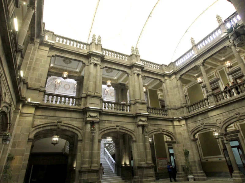 Estos son los sueldos de funcionarios y servidores públicos en Puebla para 2025