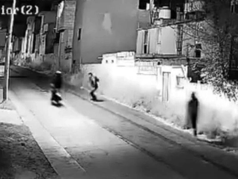 VIDEO: Delincuentes corretean a un joven para robarle el celular en Cuautlancingo