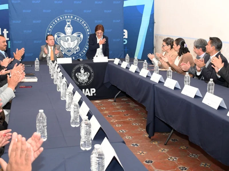 Toman protesta a los integrantes del Consejo de Extensión y Difusión de la Cultura de la BUAP