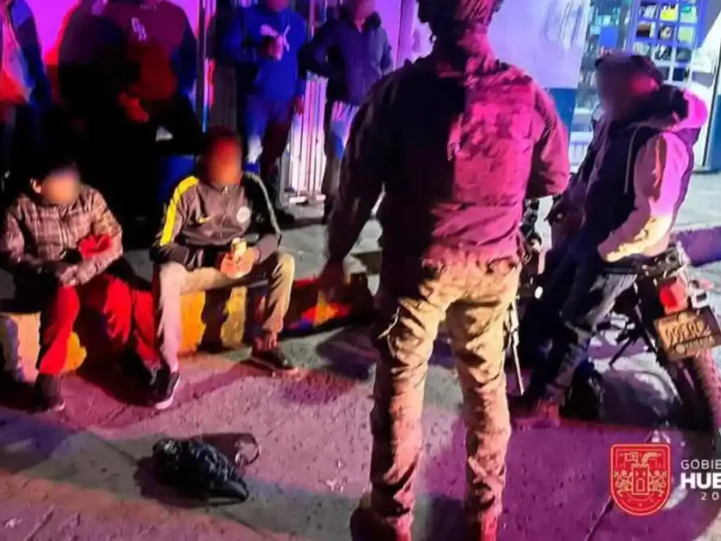 Detienen a 15 adolescentes por jugar con pirotecnia en Huejotzingo.