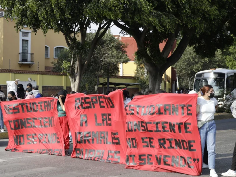 Tras denuncias por acoso, una mujer es la directora de la Normal de Teteles 