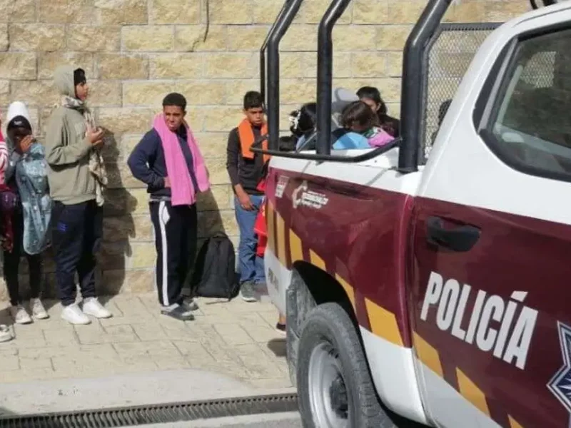 Policías de Tecamachalco rescatan y ponen en resguardo a 25 migrantes