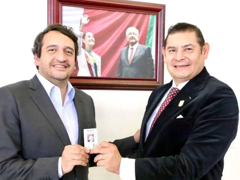 El gobernador de Puebla, Alejandro Armenta, se afilia a Morena  