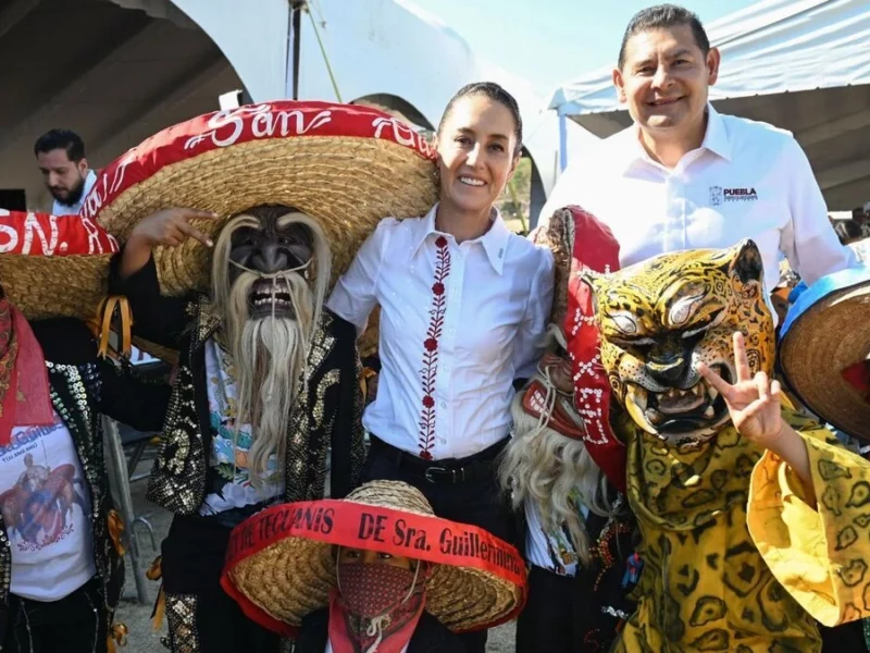 Sheinbaum y Armenta entregan Tarjetas de Bienestar en su tercera visita a Puebla  