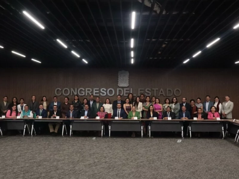En reunión, gabinete y diputados de Puebla fijan agenda legislativa