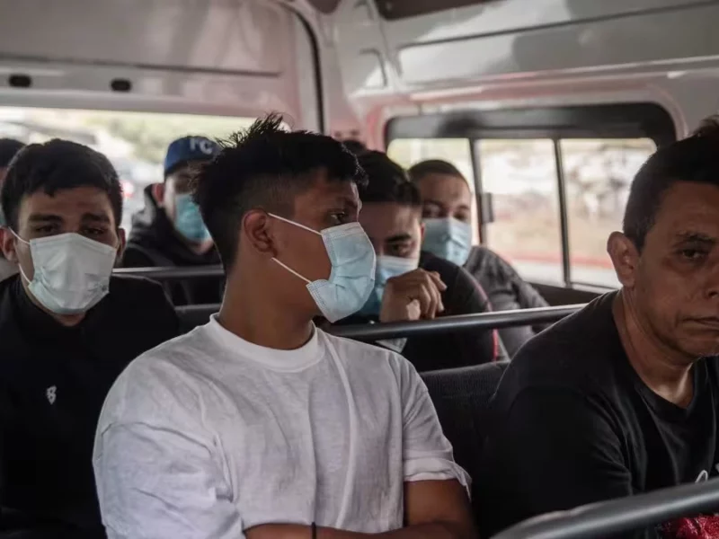 Casi 70 empresas nacionales e internacionales darán empleo a mexicanos deportados  