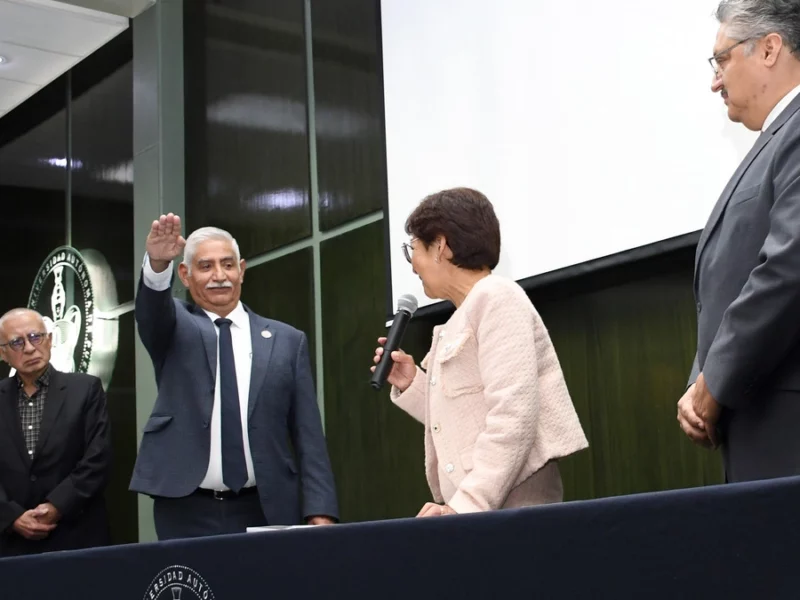 Toma protesta el director de la Facultad de Ingeniería de la BUAP