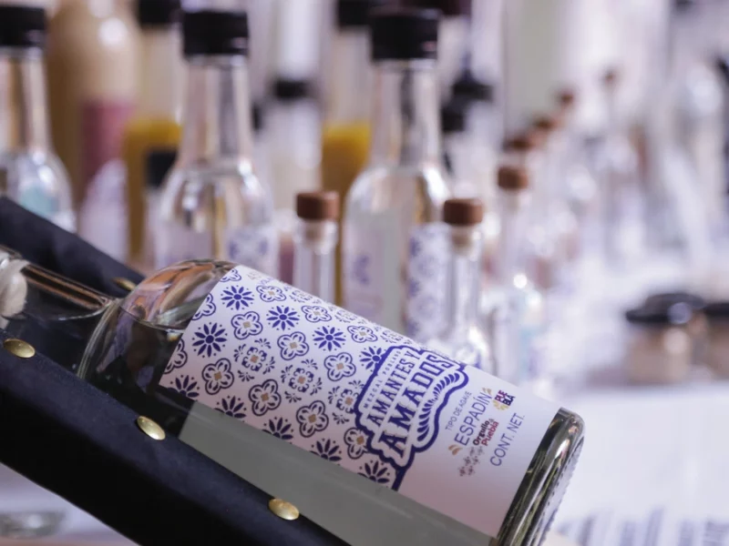 Nueve marcas de mezcal poblano participarán en concurso en Francia  