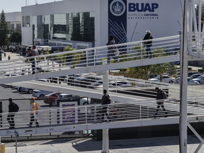 Construirán un puente con escaleras eléctricas en el paso peatonal del CCU  