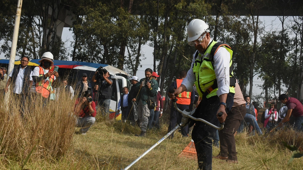 Armenta lleva faenas al norte de Puebla; espacios tenían 15 años de abandono 