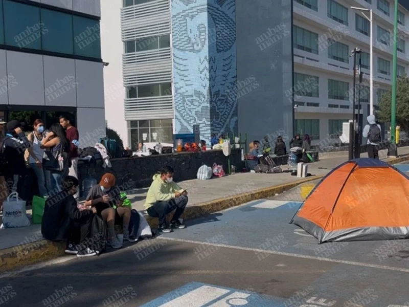 FOTOS: Así amanece la BUAP tras la toma de las instalaciones  