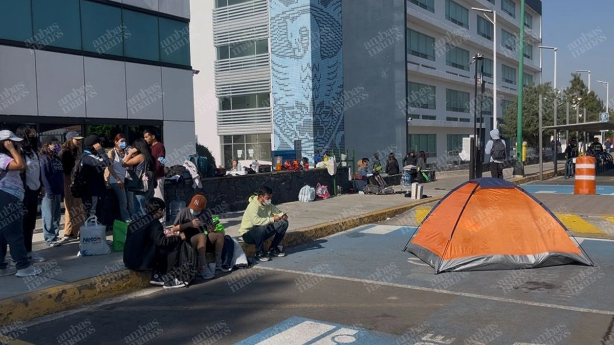 FOTOS: Así amanece la BUAP tras la toma de las instalaciones  