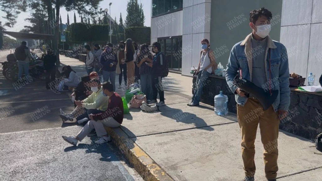 Este jueves, la BUAP amaneció con la toma de las instalaciones.     