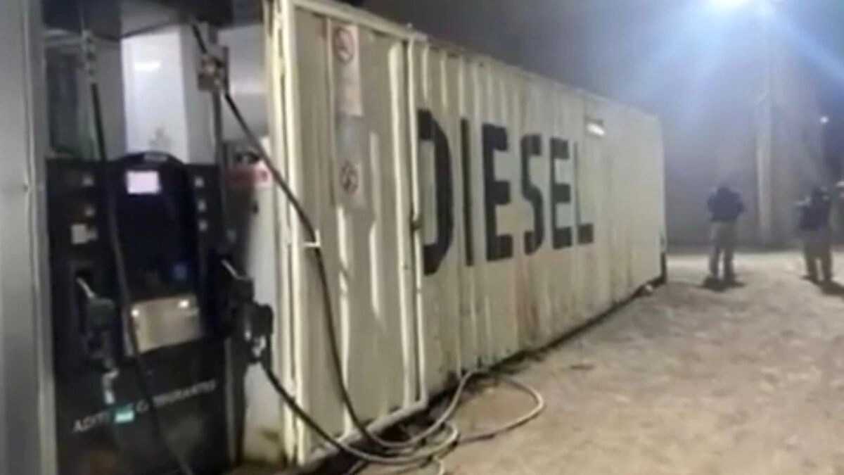 FGR decomisa una bomba despachadora de diésel escondida en un contenedor en Esperanza