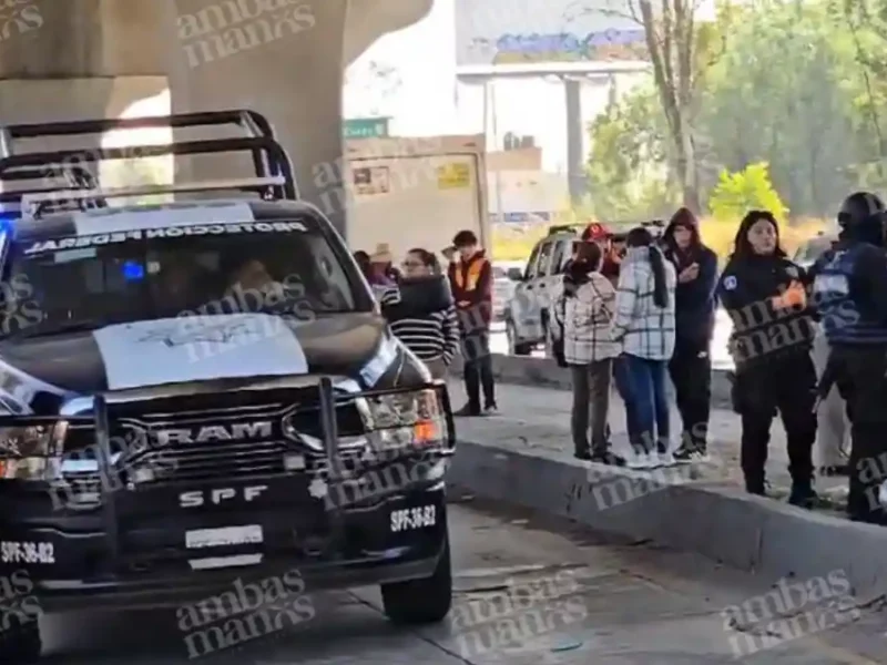 Zona acordonada en donde una patrulla atropelló a un peregrino en la México-Puebla.