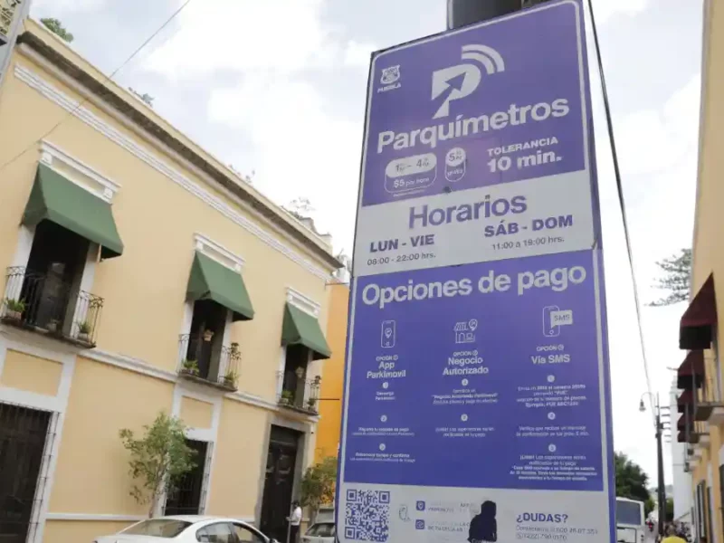 Señaletica del programa de Parquímetros en el Centro Histórico de Puebla, que volverán a operar en abril.