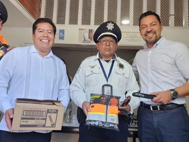 Gobierno de Mateo Hernández entrega equipamiento para fortalecer la seguridad vial en Tecamachalco