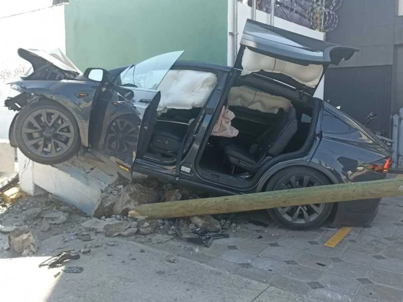 Destrozan Tesla en la curva de Zavaleta donde han muerto 3 personas en accidentes