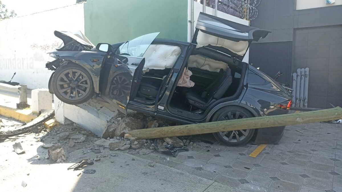 Destrozan Tesla en la curva de Zavaleta donde han muerto 3 personas en accidentes