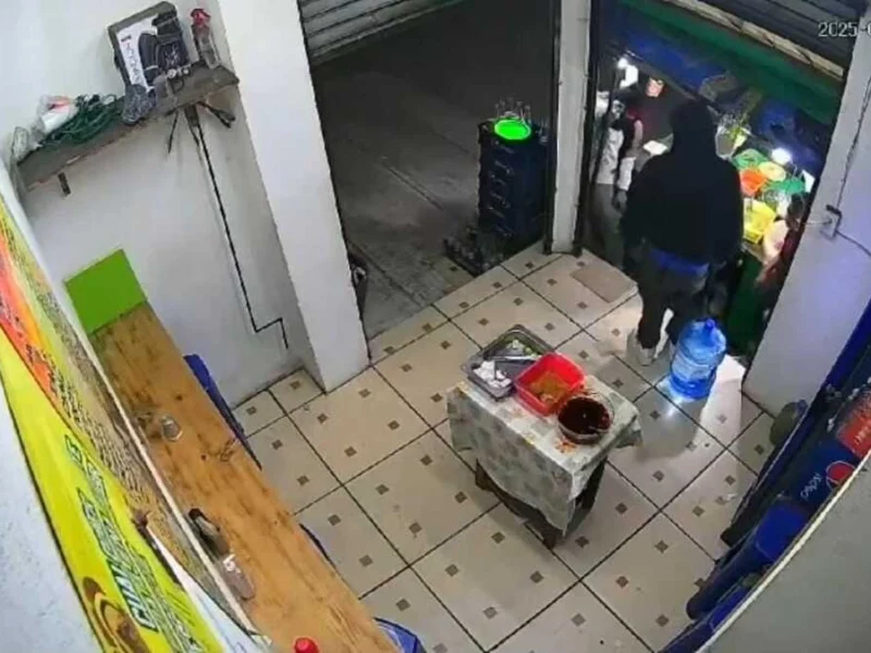 VIDEO: Asaltan la taquería “El Rey del Asador” en San Francisco Totimehuacan