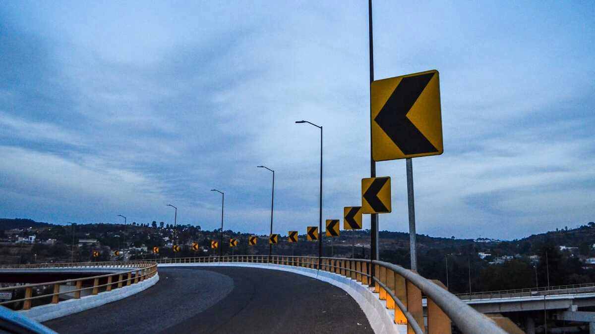 Armenta se lanza contra los concesionarios de las autopistas: “inseguras, tarifas caras y servicios malos”