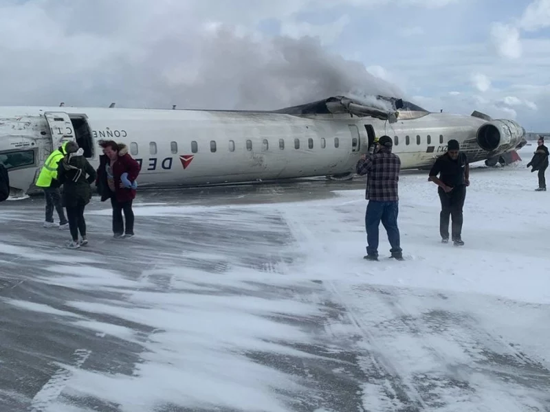 Más de 15 heridos deja accidente de avión de Delta Airlines en Toronto, Canadá