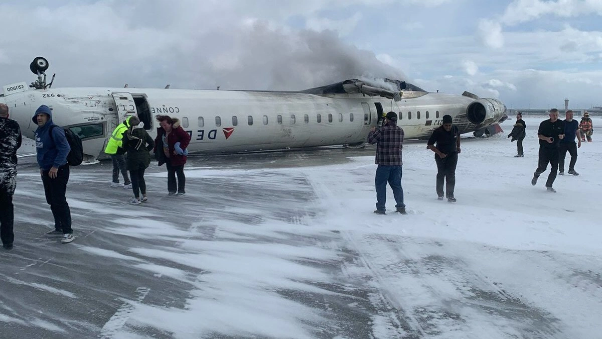 Más de 15 heridos deja accidente de avión de Delta Airlines en Toronto, Canadá