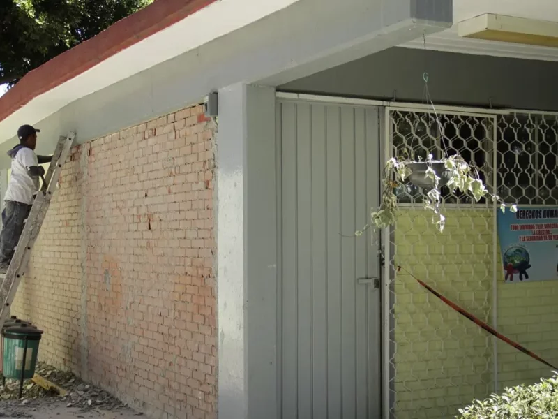 Darán mantenimiento a los baños de 4 mil secundarias de Puebla  