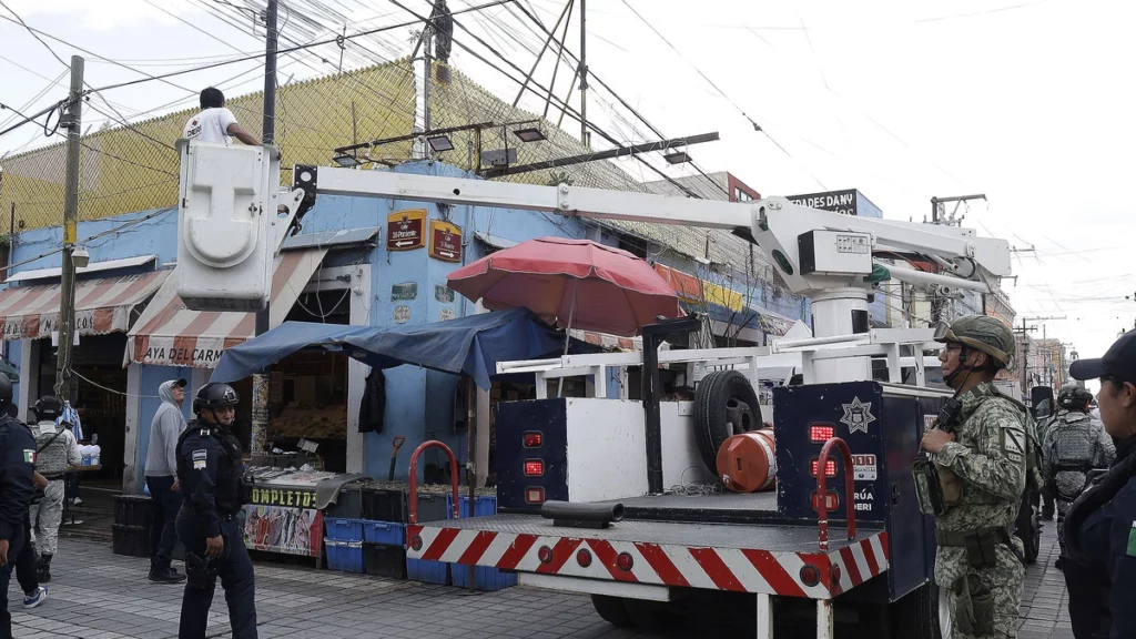 Se espera que en las próximas horas, la SSC puedan confirmar o desmentir la versión que sugiere que las cámaras fueron instaladas por bandas delictivas.