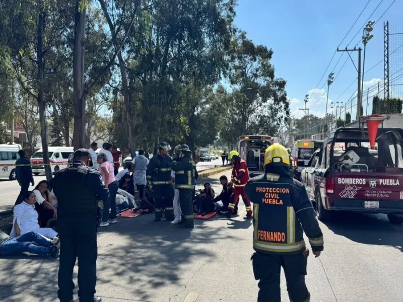 Cierran el bulevar Municipio Libre por choque de ruta Movilomas; hay 15 heridos  