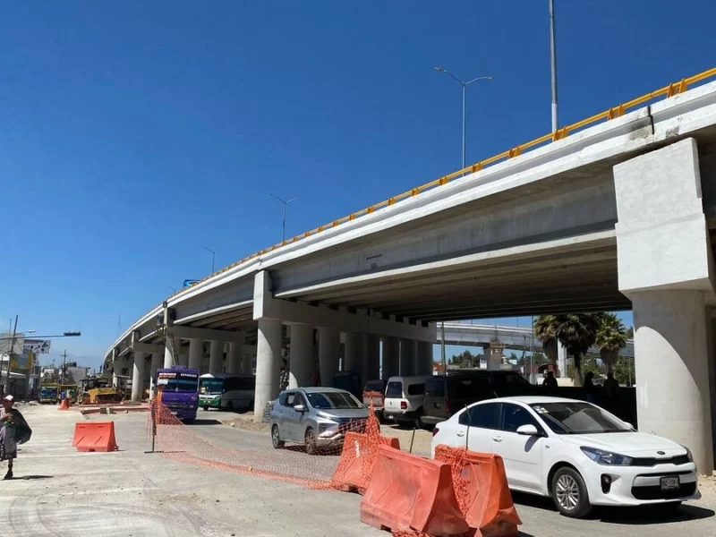Caos en el Distribuidor Ejército de Oriente: no hay retornos, ni cruces peatonales 