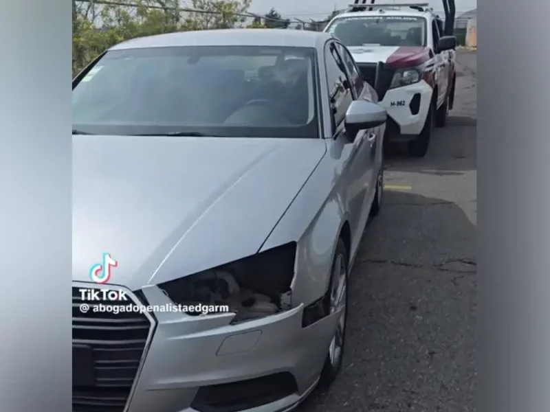 Roban faros a auto de abogado afuera de Ciudad Judicial  