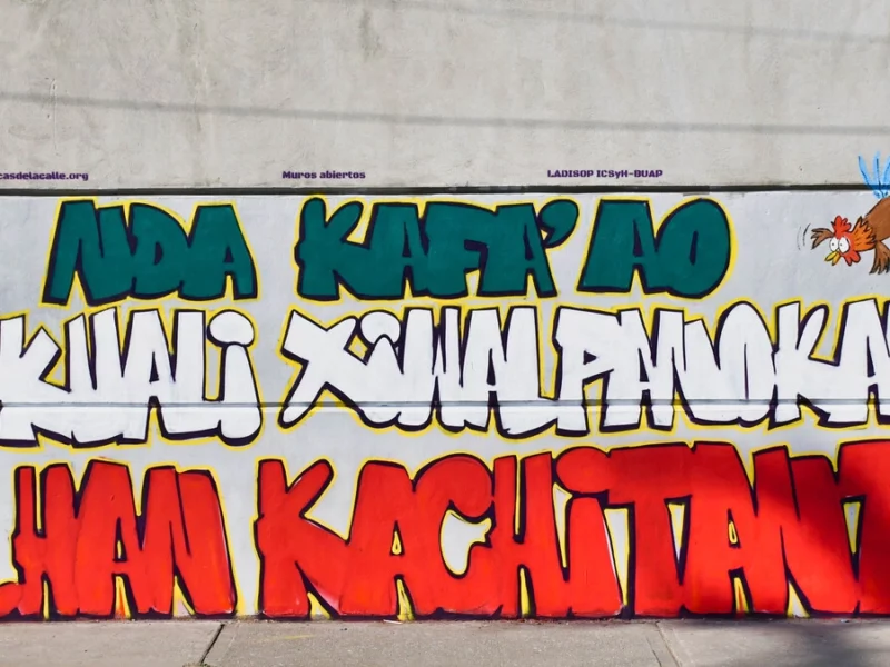 Con murales, impulsa la BUAP identidad cultural y lenguas maternas en escolares