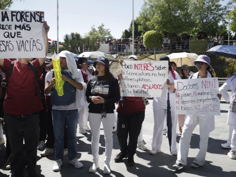 Conflicto en la BUAP escala a más facultades; los estudiantes se dividen