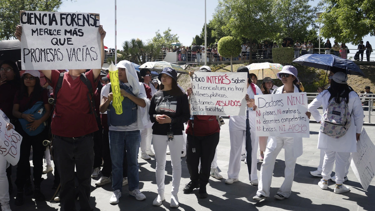 Conflicto en la BUAP escala a más facultades; los estudiantes se dividen