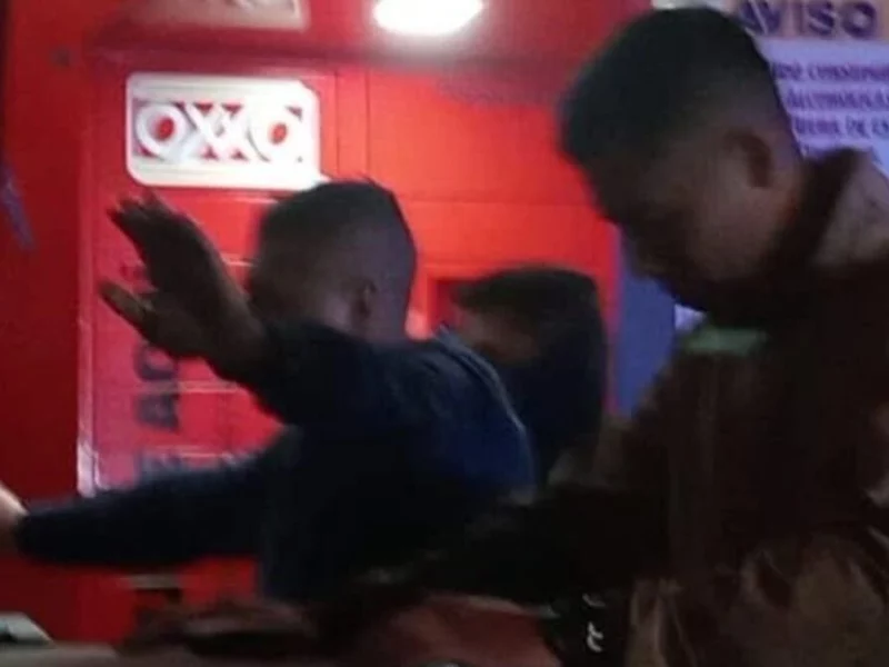 Detienen a tres policías municipales de Puebla por disparar borrachos en Bosques del Pilar  