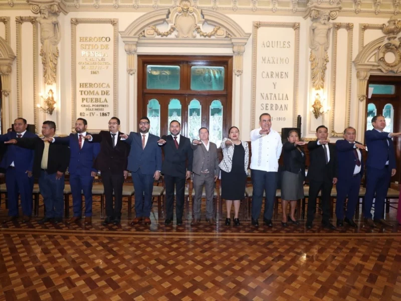 Rinden protesta 15 presidentes auxiliares de Puebla 