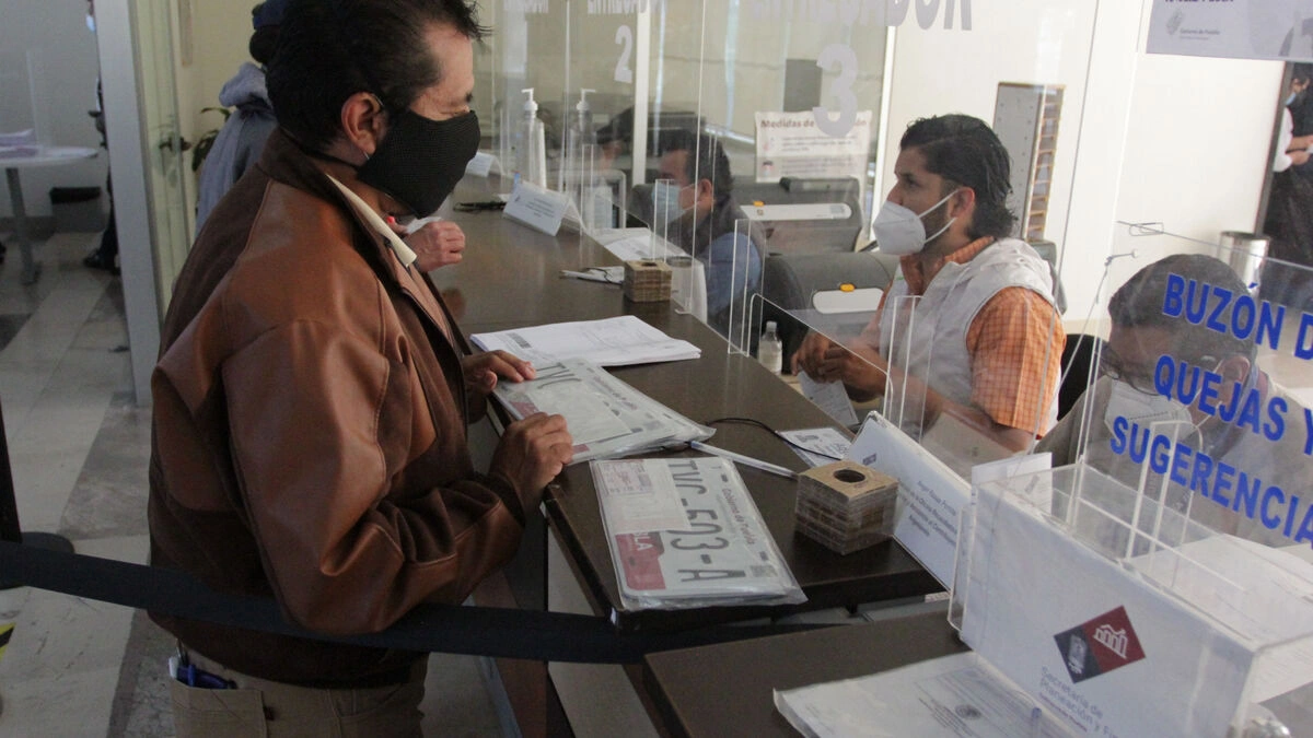 Descartan reemplacamiento para vehículos particulares de Puebla  