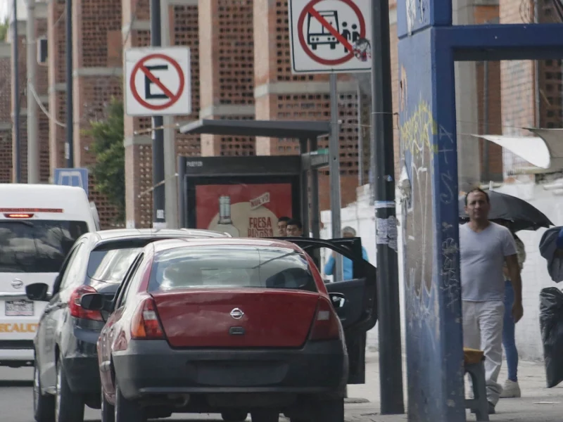 Línea 4 de RUTA no es suficiente, persisten taxis piratas en Lomas de Angelópolis