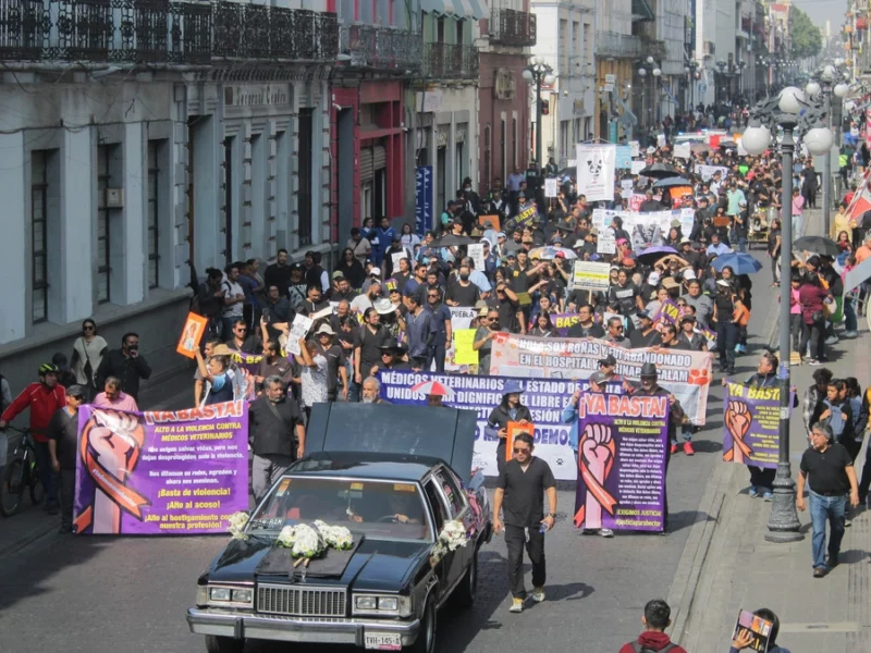 “Nos difaman, nos agreden y ahora nos asesinan”, veterinarios se manifestaron en Puebla   