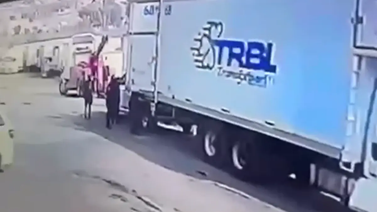 Investigan a policías estatales de Puebla por recuperar un tráiler robado y llevarse la mercancía