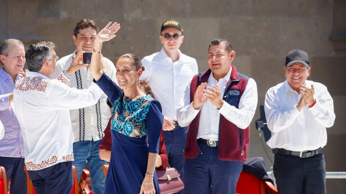 “Puebla está firme con ella”: Armenta acude a mitin de Claudia Sheinbaum  