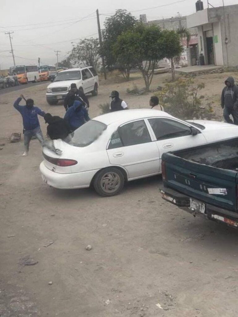 En Azumiatla, la disputa en el transporte público dejó un muerto.