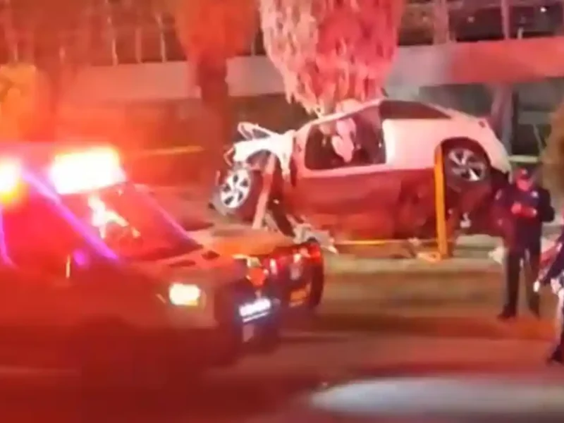 Auto involucrado en un choque en la Atlixcáyotl.